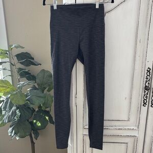 Lululemon Size 6 (small) full length (28” inseam) Heather gray leggings active